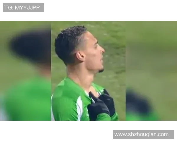 在绿茵场上绽放的爱情:足球明星与他的甜蜜追随者的浪漫故事